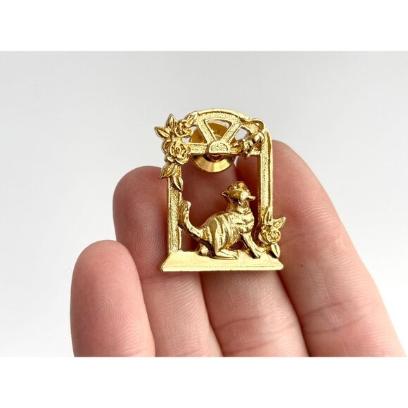 Avon Signed 1990 Touch of Whimsy Cat & Mouse in Window Gold T Vintage Brooch - Picture 3 of 7
